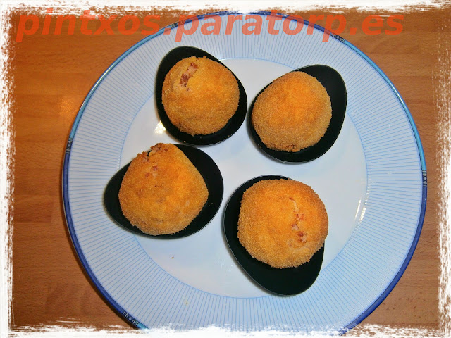 Albóndigas de patata y chorizo con corazón de huevo