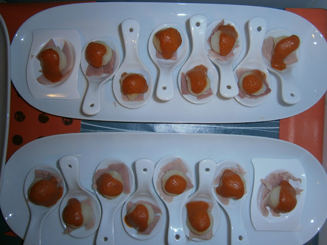 Bolitas de patata con mojo y lacón