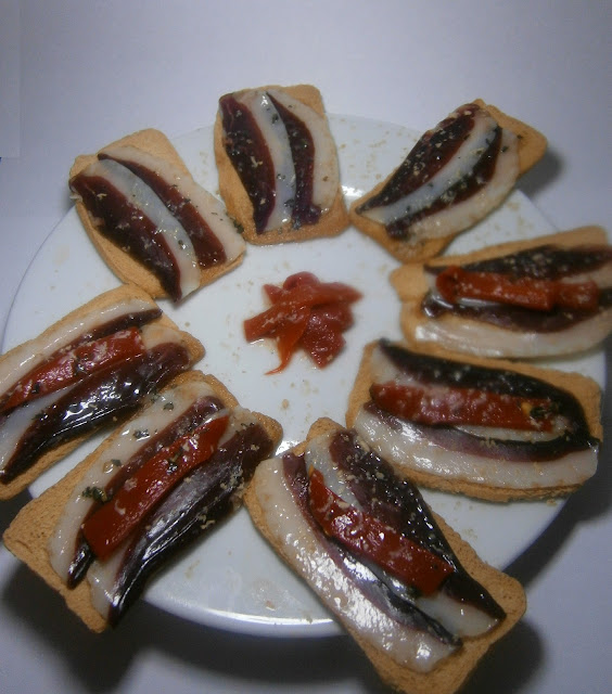 Canapé de jamón de pato con virutas de foie y aceite de albahaca - Receta Fácil Paso a Paso