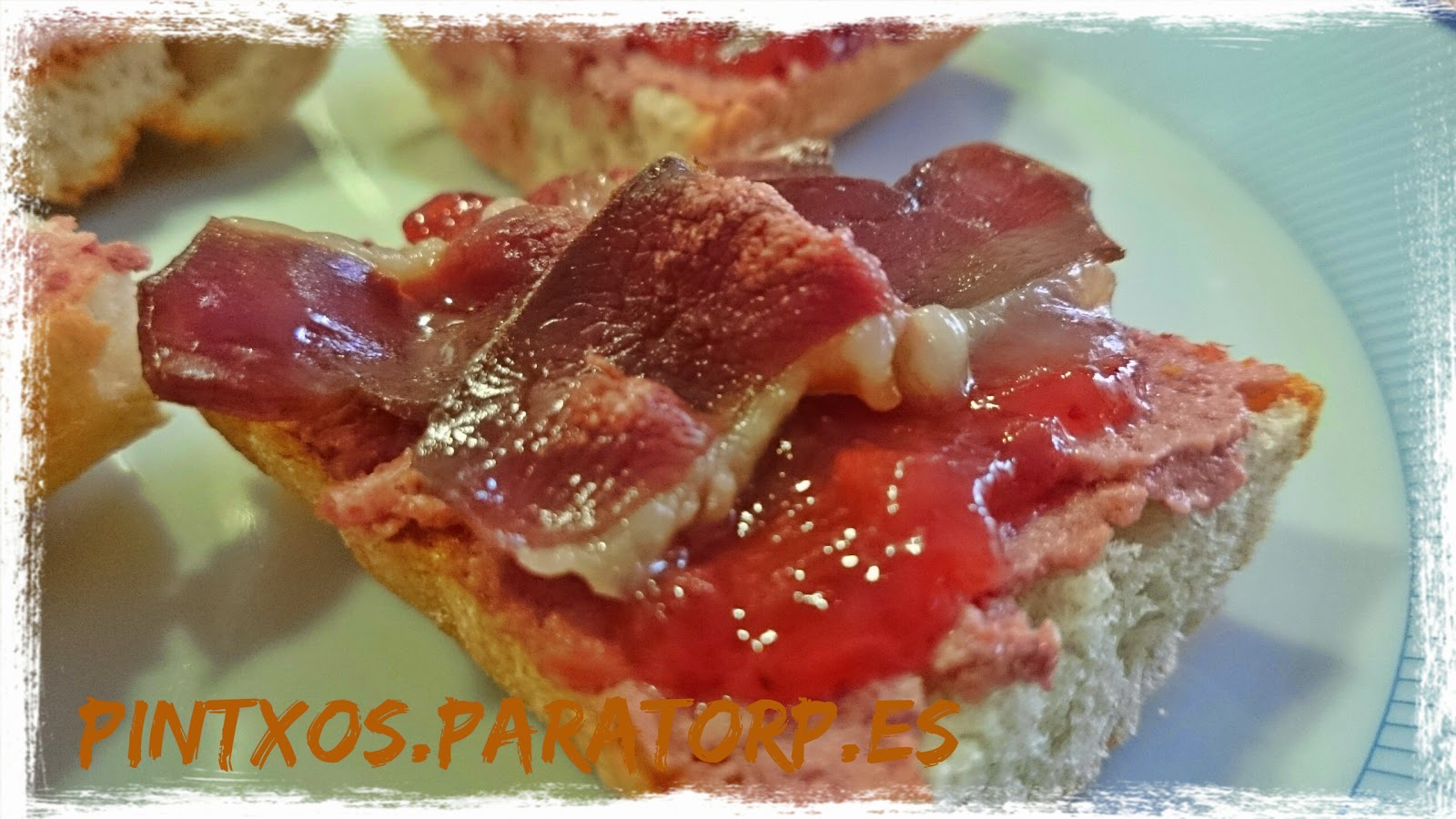 Canapés de foie con crujiente de pato y fresas - Receta Fácil Paso a Paso