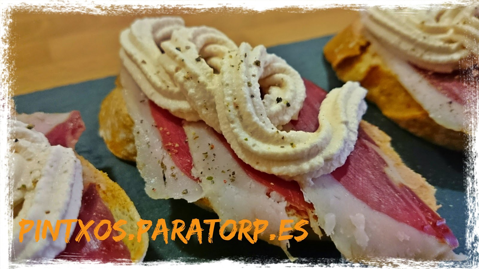 Canapés de foie y jamón de pato con nata al foie - Receta Fácil Paso a Paso