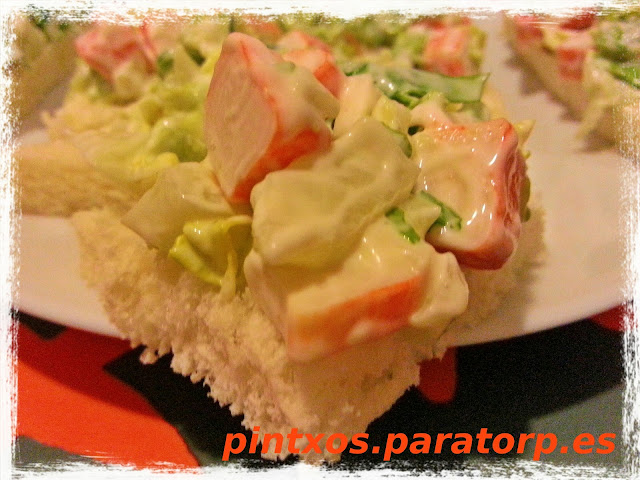 Canapés de lechuga y palitos de cangrejo con mayonesa - Receta Fácil Paso a Paso
