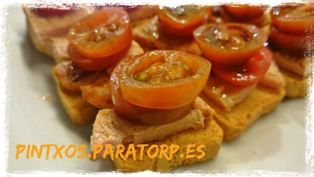 Canapés de lomo y cherry