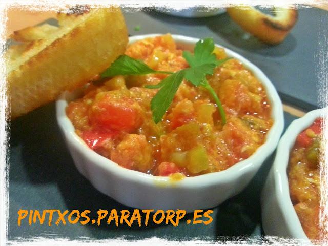 Cazuelitas de pisto a la bilbaina con pan frito - Receta Fácil Paso a Paso