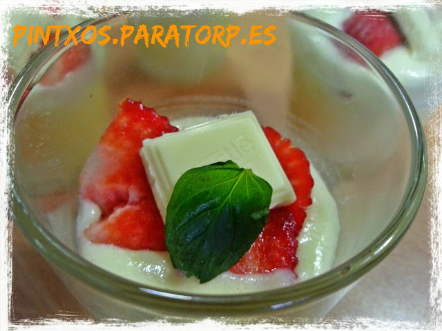 Crema de chocolate blanco con fresas