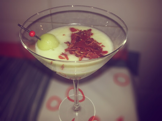Crema de melón con crujiente de jamón
