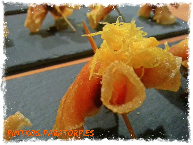 Crujiente de gambas con vinagre de chocolate - Receta Fácil Paso a Paso