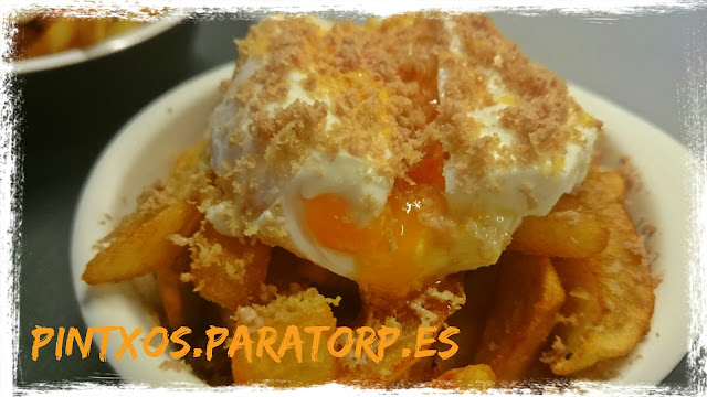Huevos escalfados con patatas y virutas de foie - Receta Fácil Paso a Paso