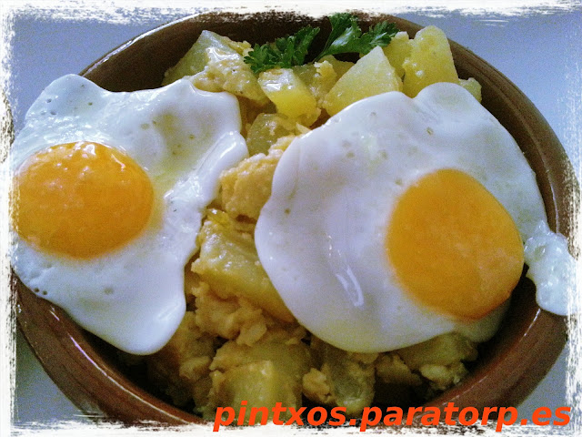 Huevos rotos con foie de pato - Receta Fácil Paso a Paso