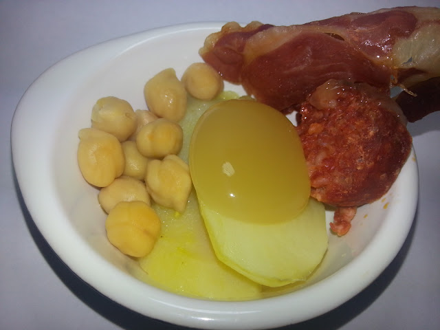 PINTXO 100: Tapa de cocido con esferificación de su caldo - Receta Fácil Paso a Paso