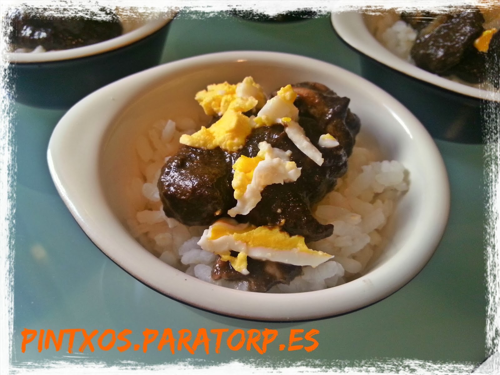 Pintxo de arroz con chipirones en salsa de cuitlacoche - Receta Fácil Paso a Paso