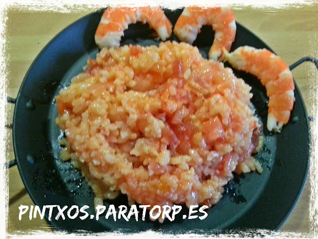 Pintxo de arroz con remolacha y gambas - Receta Fácil Paso a Paso