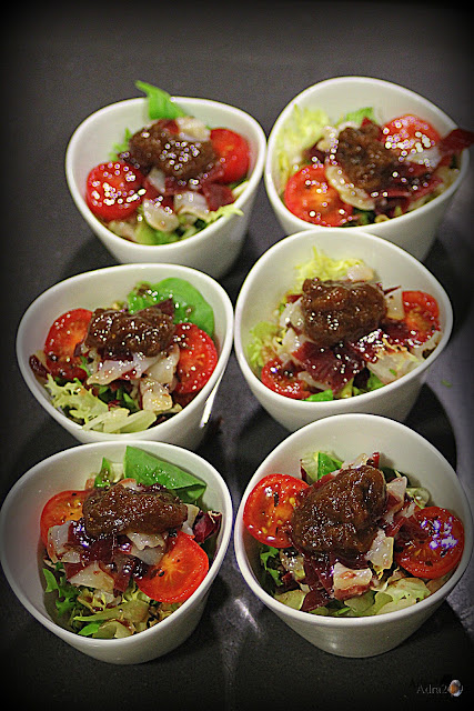 Pintxo de ensalada de jamón de pato con vinagre de frambuesas y chutney de higos