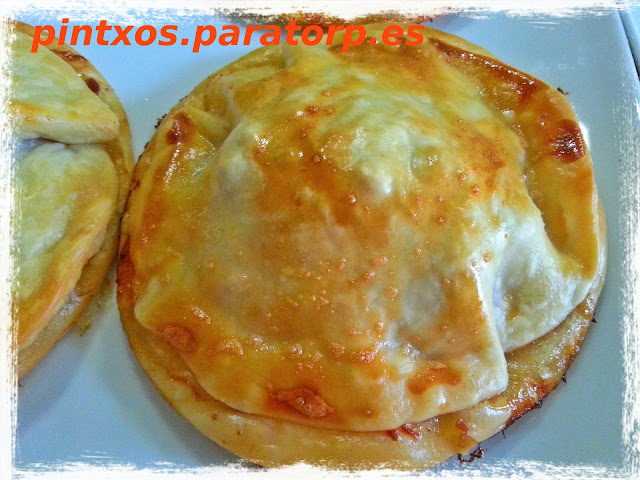 Pintxo de obleas de confit de pato con farsa de calabacin y berenjena - Receta Fácil Paso a Paso