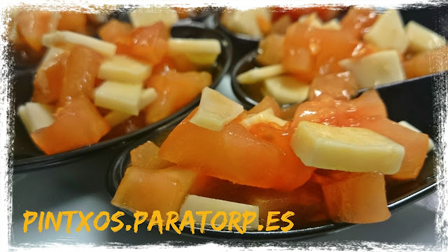 Pintxo de tomate y queso con vinagre de frambuesa - Receta Fácil Paso a Paso