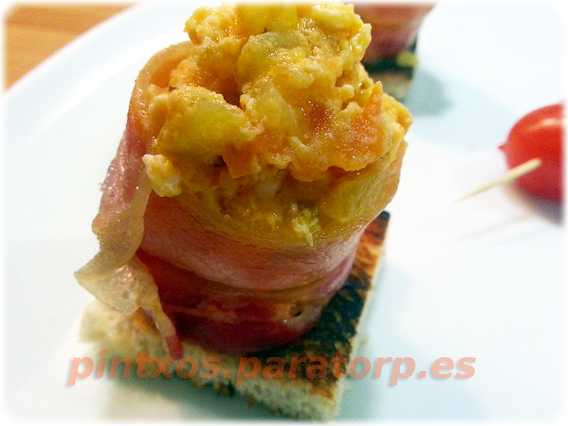 Revuelto de calabacín y tomate con envoltura de bacon deshidratado - Receta Fácil Paso a Paso