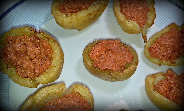 Tapa de patatas fritas huecas rellenas de picadillo de chorizo - Receta Fácil Paso a Paso