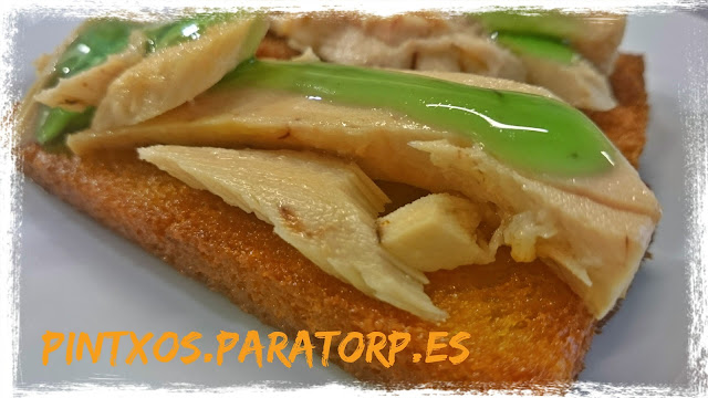 Tosta de bonito con vinagre agridulce de manzana