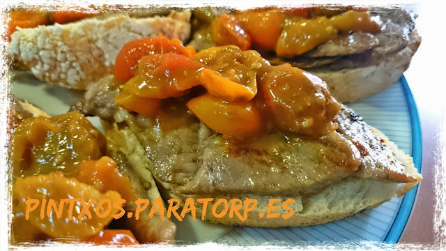Tostas de presa ibérica con cherrys multicolor caramelizados - Receta Fácil Paso a Paso